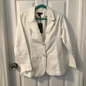 NWT! DG2 by Diane Gilman White Tailored Blazer